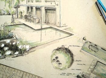 Handgezeichnete Gartenskizze mit Pool, Terrasse, Bepflanzung und gestalterischen Notizen